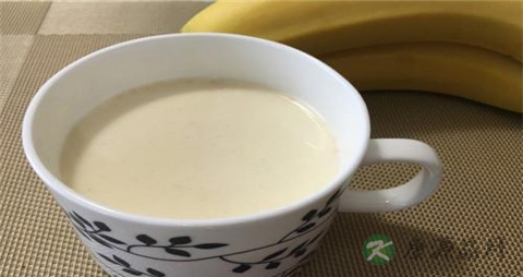 宝宝总是干呕怎么回事