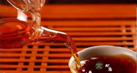红茶水里可以放蜂蜜吗_红茶里能放蜂蜜吗