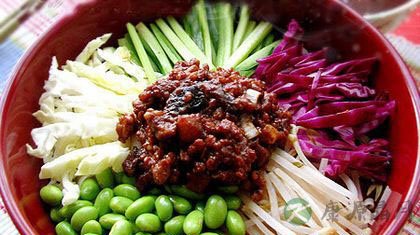 炸酱面好吃关键在于炸酱