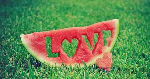 注意！西瓜盖上保鲜膜后放入冰箱可以害死人！