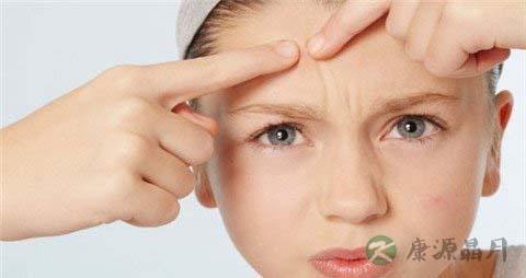 如何从痘痘部位看健康状况 如何从痘痘部位看健康状况