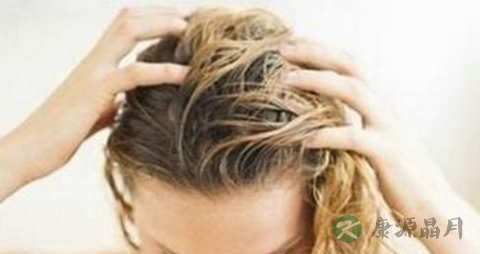 头发油腻脱发怎么办 头发油腻脱发怎么办