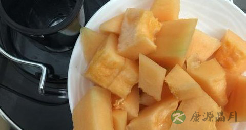 秋季饮食养生 吃哈密瓜会致上火吗? 秋季饮食养生 吃哈密瓜会致上火吗?