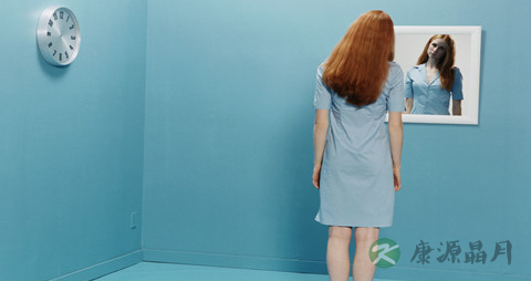 女人爱照镜子为何更美丽