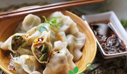 吃榆钱 有余钱有健康