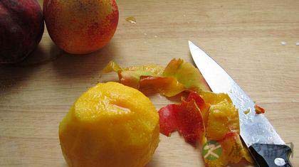 吃桃需不需削皮 怎么洗桃才干净 吃桃需不需削皮 怎么洗桃才干净