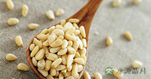 常吃松仁可以润肤美颜 常吃松仁可以润肤美颜