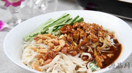 炸酱面好吃关键在于炸酱