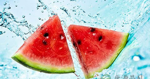 注意！西瓜盖上保鲜膜后放入冰箱可以害死人！