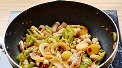 家常菜小土豆烧鱿鱼