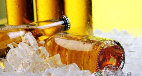 夏日喝啤酒配海鲜 小心“吃”走你生命