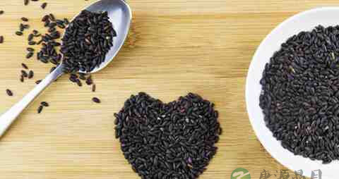 吃什么东西可以使头发变黑 吃什么东西可以使头发变黑