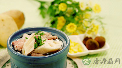 莲藕排骨汤的做法