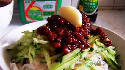 香辣炸酱面的详细做法