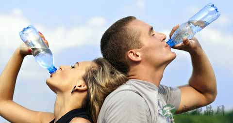 喝什么能润喉 喝什么能润喉