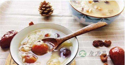 来月经时可以吃银耳吗