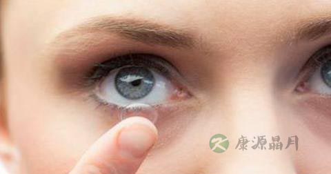 经常戴美瞳有什么危害？眼睛会瞎掉！