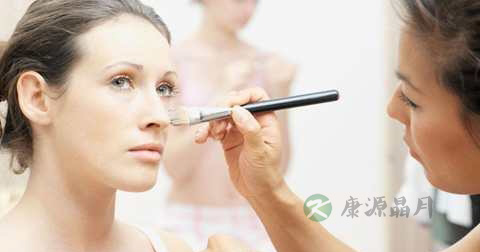 脸部化妆需要哪些化妆品