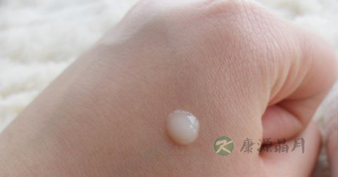 中年人脸上长斑是什么原因