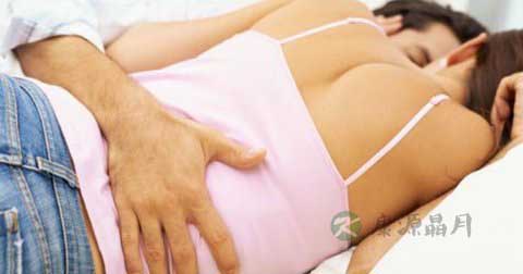 女人背部长痘的原因