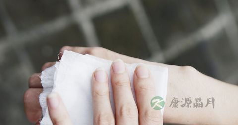 女人手上长湿疹怎么治疗