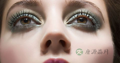 女人唱歌跑调是病吗？