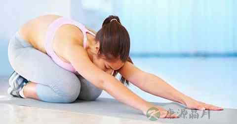 女性胸部小是什么原因