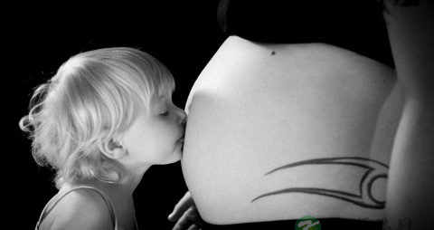 怀孕后来月经还有血块怎么回事