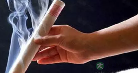 老人夏天艾灸要注意什么