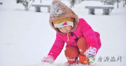冬季孩子玩雪要注意什么