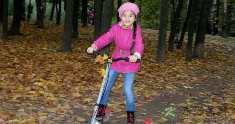 小孩子怎么学溜冰