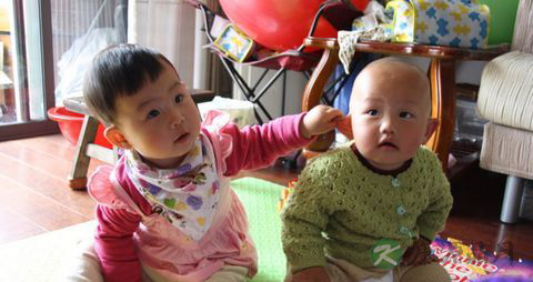 宝宝老是揪耳朵是什么原因