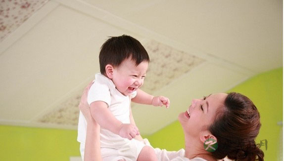 美国家庭如何帮孩子退烧