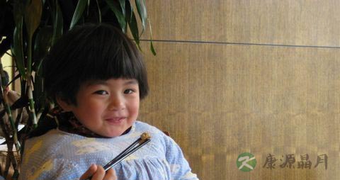 筷子插入2岁宝宝大脑！宝宝几岁开始用筷子