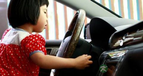 小孩子坐私家车要注意什么