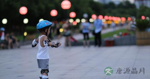 小孩子怎么学溜冰