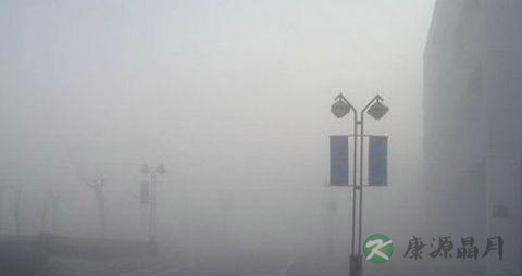 新手冬季雾雪天气驾驶技巧