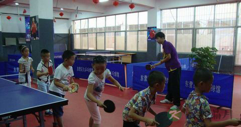 详细教程：怎么教孩子打乒乓球