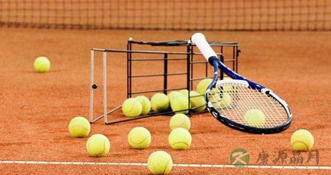 单人网球怎么打