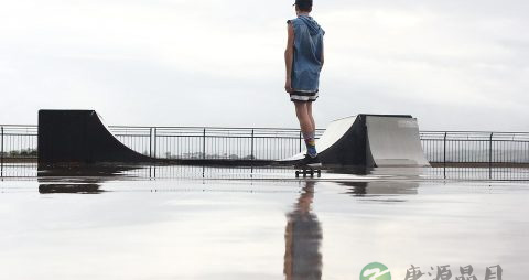 玩水上滑板怎么防受伤
