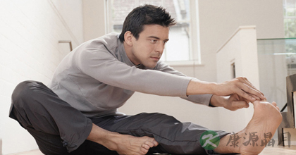 男人练瑜伽可减轻腰酸背痛 男人练瑜伽可减轻腰酸背痛