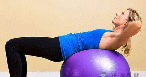 怎么用瑜伽球减肥