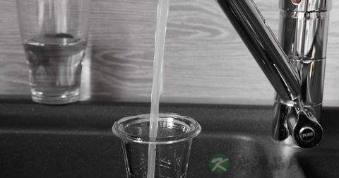 一天喝8杯水可以减肥吗