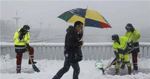 遇到暴风雪如何自救
