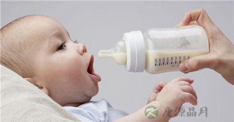 婴儿呛奶怎么办