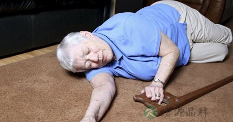老人跌倒时如何急救