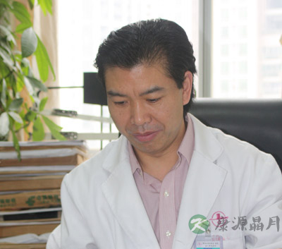 华南首例铰链型人工膝关节置换成功