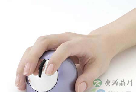 假期中小学生频现鼠标手