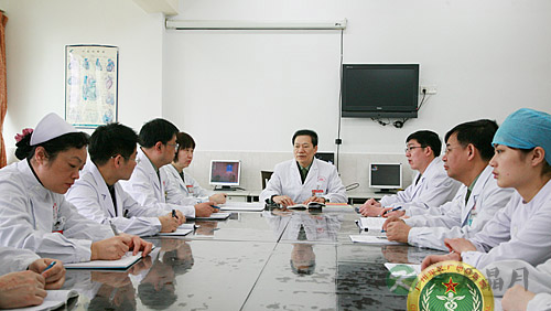 用真情奉献社会 以大爱修补童心