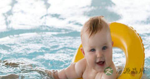孩子游泳有哪些好处_婴幼儿游泳的好处